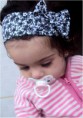 /album/tiaras/tiara%20floral%20preto%20com%20branco%20e%20la%c3%a7o-jpg/
